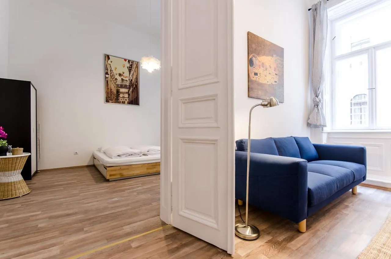 Spacious 3 Room Apartment In Downtown Budapest