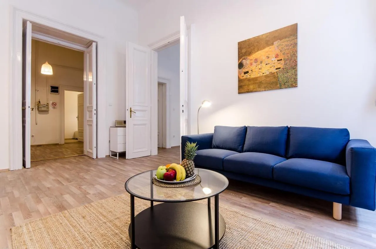 Spacious 3 Room Apartment In Downtown Budapeszt